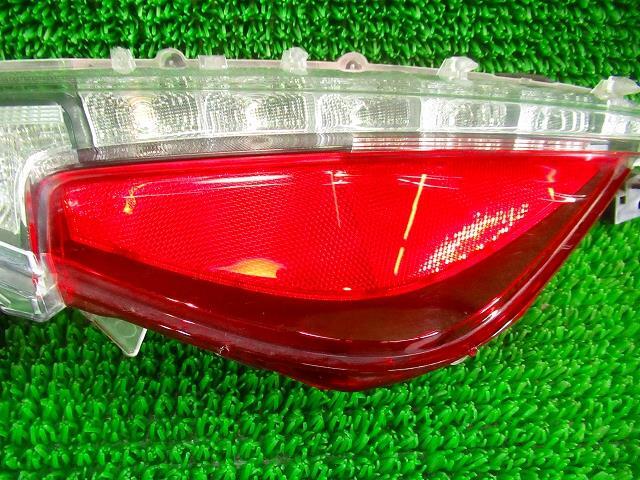 プリウス PHV/ZVW52 純正 右テールランプ/ライト/レンズ LED 刻印S-X ICHIKOH 47-102/81530-47020 トヨタ (121636) プリウス PHV/ZVW52 純正 右テールランプ/ライト/レンズ LED 刻印S-X ICHIKOH 47-102/81530-47020 トヨタ (121636)
