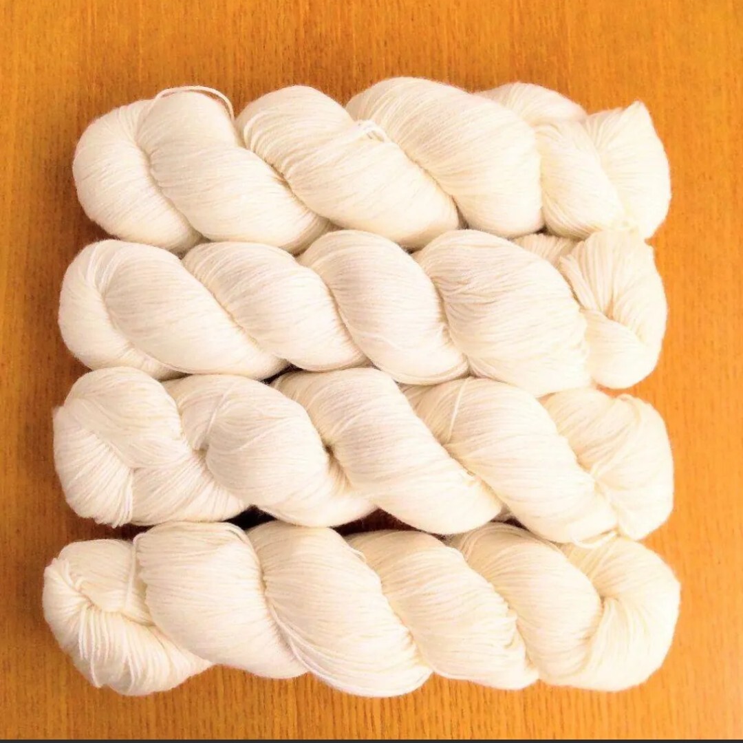 Loyalyarns 染色用毛糸　メリノ　4ply ウール80%　ナイロン20%