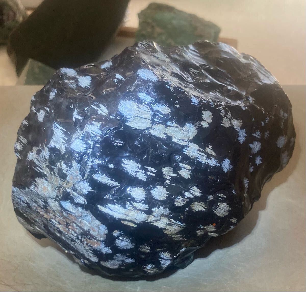ブラジル産超巨石天然スノーフレークオブシディアン原石1654g ブラジル産超巨石天然スノーフレークオブシディアン原石1654g