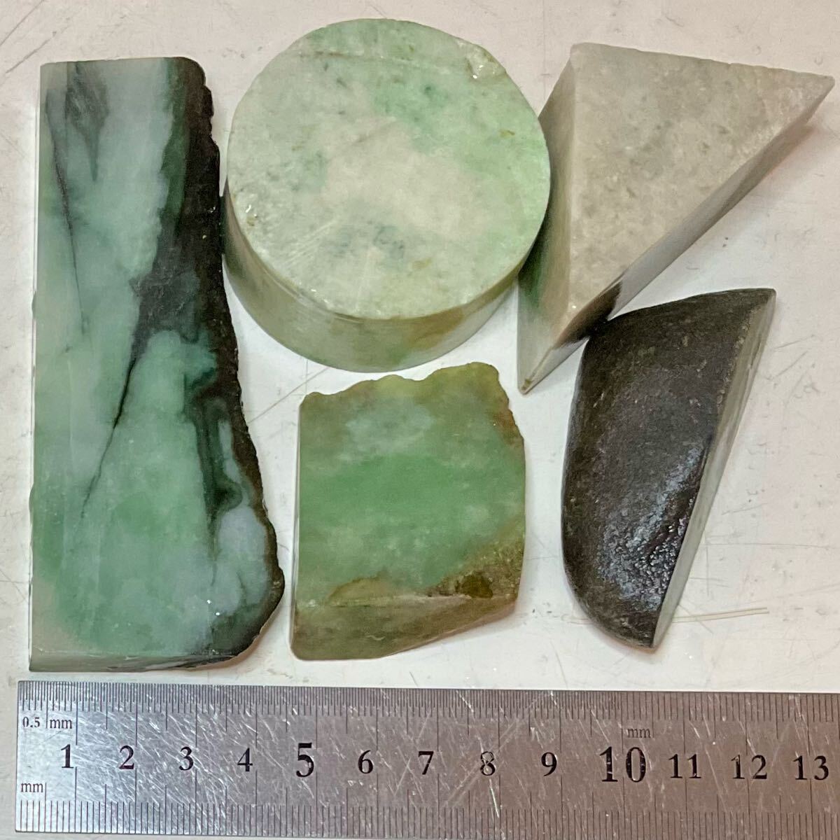 ミャンマー産 天然本翡翠 原石5pc ロットトータル533g[JADEITE ミャンマー産 天然本翡翠 原石5pc ロットトータル533g[JADEITE