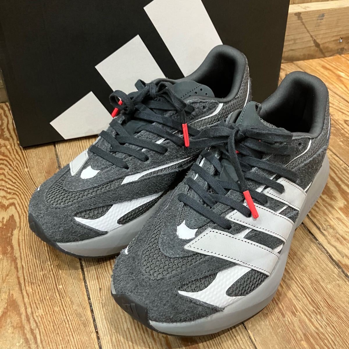 ほぼ未使用 adidas LIGHTBLAZE U アディダス ライトブレイズ ほぼ未使用 adidas LIGHTBLAZE U アディダス ライトブレイズ