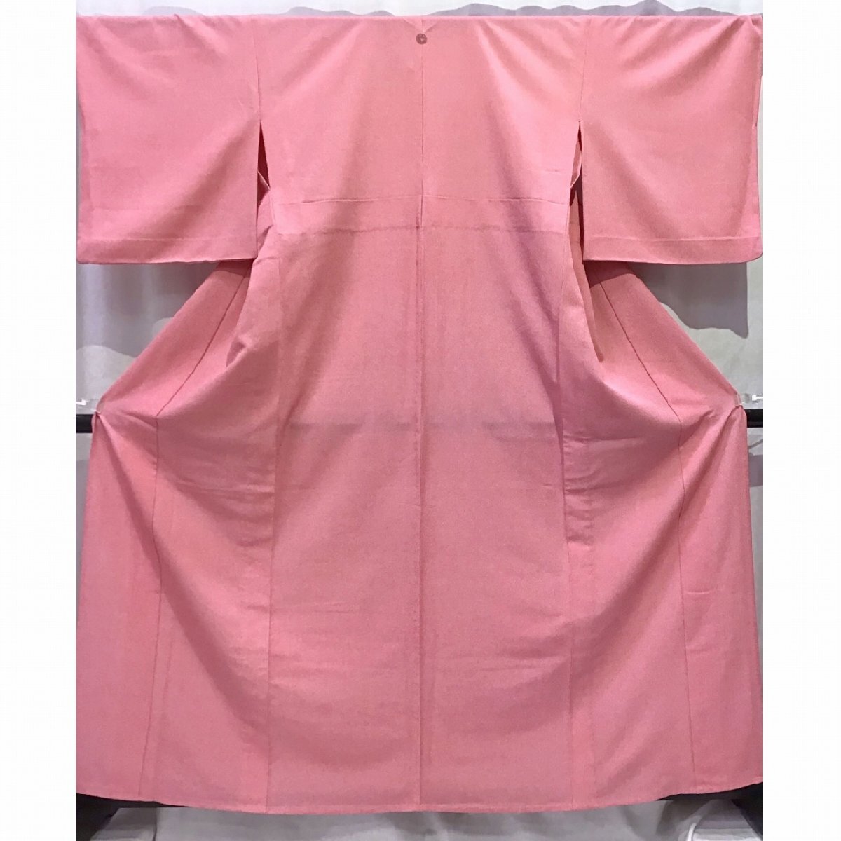 未使用品 色無地 縮緬 淡藤色 身丈160cm 裄丈65cm 袷 正絹 未使用品 色無地 縮緬 淡藤色 身丈160cm 裄丈65cm 袷 正絹 色