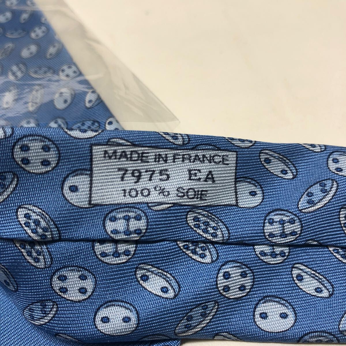 新品 HERMES エルメス ネクタイ シルク100 総柄 ライトブルー 新品 HERMES エルメス ネクタイ シルク100 総柄 ライトブルー
