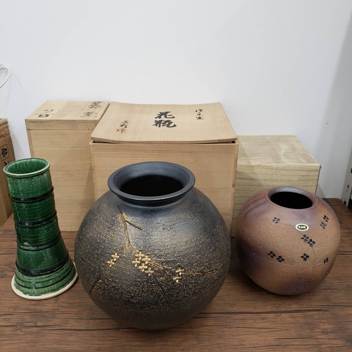 商品名】#A7383 花瓶 三彩作 / 信楽焼 / 伊賀織部 花生 三点 商品名】#A7383 花瓶 三彩作 / 信楽焼 / 伊賀織部 花生 三点