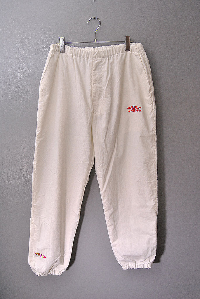 COMOLI × UMBRO F.C TRACK PANTS コモリ アンブロ フットボール トラック パンツ ロゴ刺繍 ナイロン ホワイト レッド M Mサイズ