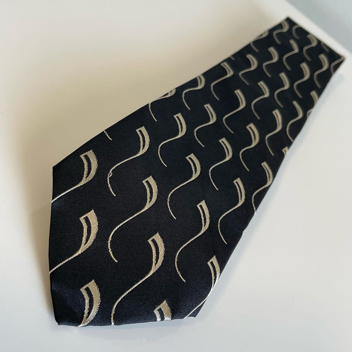 ラルフローレン(Ralph Lauren)黒凪柄ネクタイ_画像2