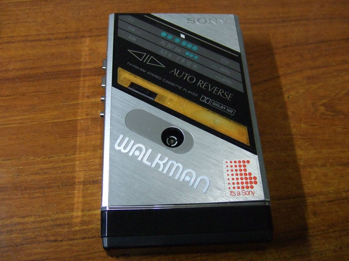 N723 SONY ソニー カセットウォークマン WM-F102 本体 中古 N723 SONY ソニー カセットウォークマン WM-F102 本体 中古