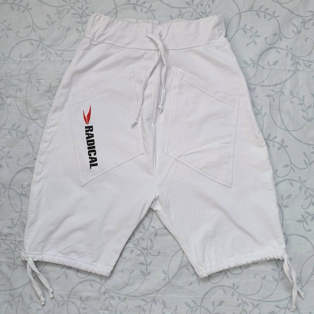 6【ほぼ新品】レア《radical fitness?anniluce》ハーフパンツラディカルフィットネス アニールーチェ 白?S コラボアイテム　LA BODY
