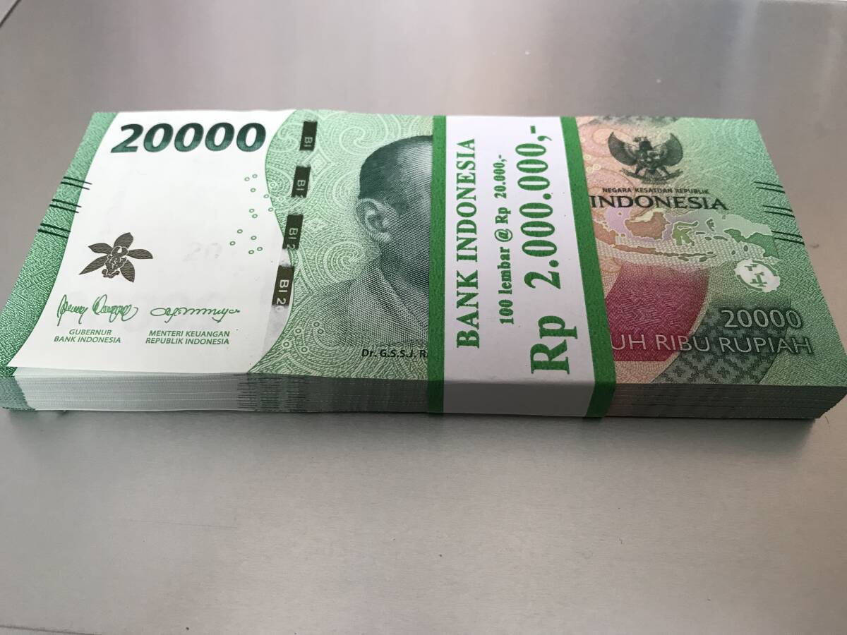 現行インドネシアルピア 2,00,000Rp 200万ルピア 20,000Rp×100枚 現行インドネシアルピア 2,00,000Rp 200万ルピア 20,000Rp×100枚