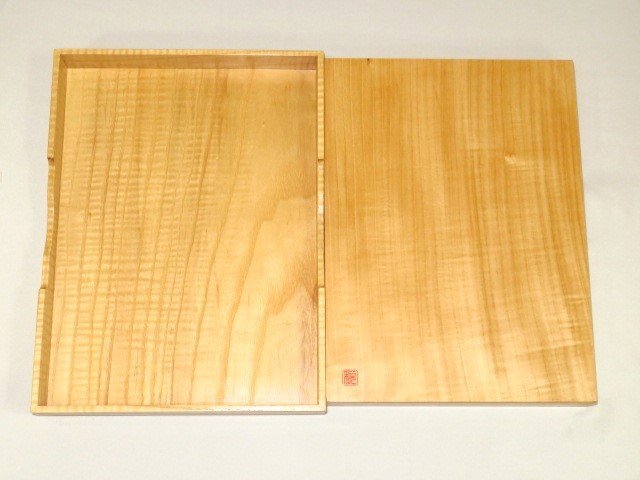 ▲在銘/税所健一作タモ縮杢内蓋付将棋駒用傾斜七段展示用兼用高級平箱/UVカットアクリル板内蓋▲紙箱付新品
