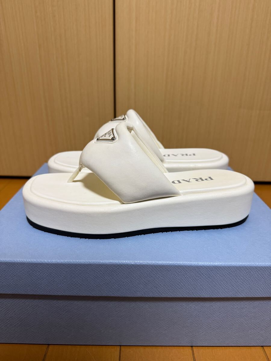 PRADA ソフトパデッドナッパレザー トングウェッジサンダル 36 PRADA ソフトパデッドナッパレザー トングウェッジサンダル 36