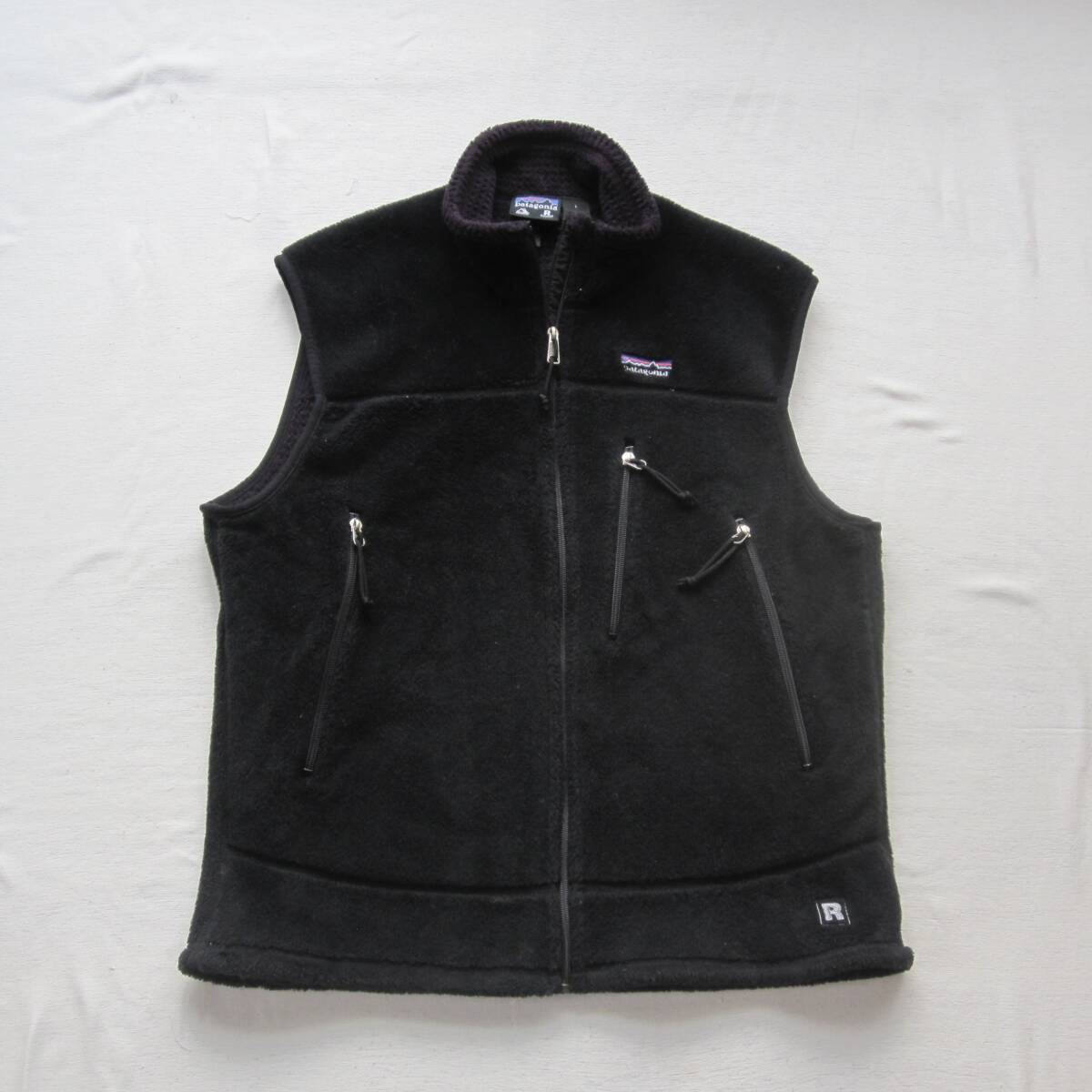 ☆デッド '01 パタゴニア R4 ベスト (XL) 刺繍ロゴ ( フィールド ☆デッド '01 パタゴニア R4 ベスト (XL) 刺繍ロゴ ( フィールド