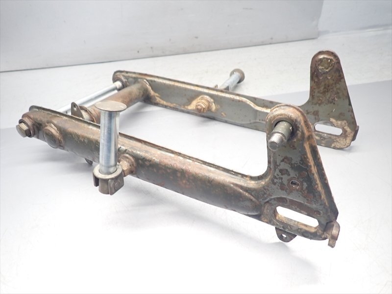 I1R7-0305 Yamaha YB125E A7 качающийся рычаг Swing Arm оригинальный товар [A7-206~]