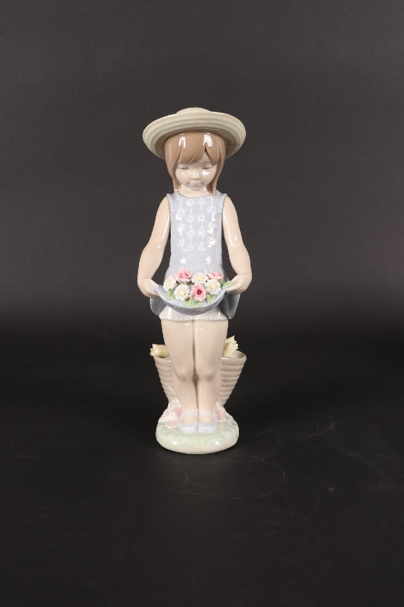 珍品堂】リヤドロ Lladro 置物 少女 スカートに花いっぱい