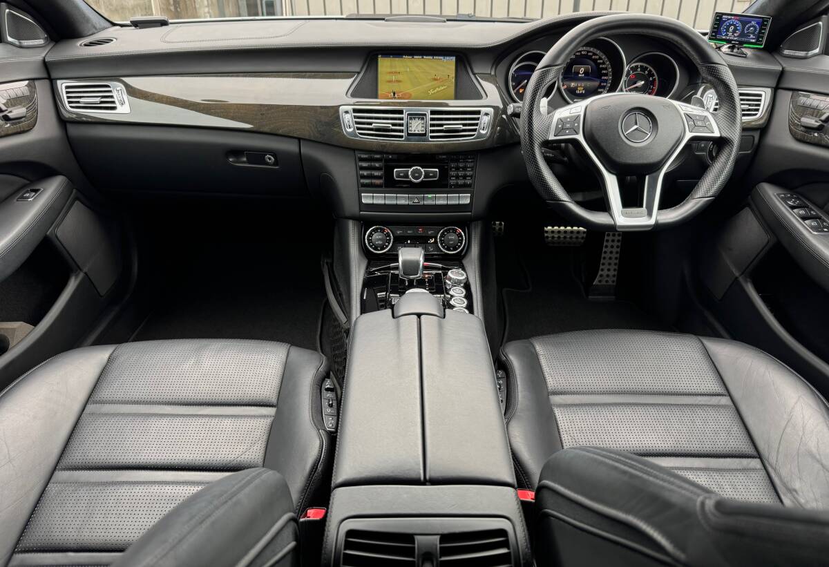 メルセデス?ベンツAMG CLS63?黒革シート?サンルーフ?ハーマンカードン?レーダーセーフティ?パワートランク?AMG19AW【車検R7年6月】