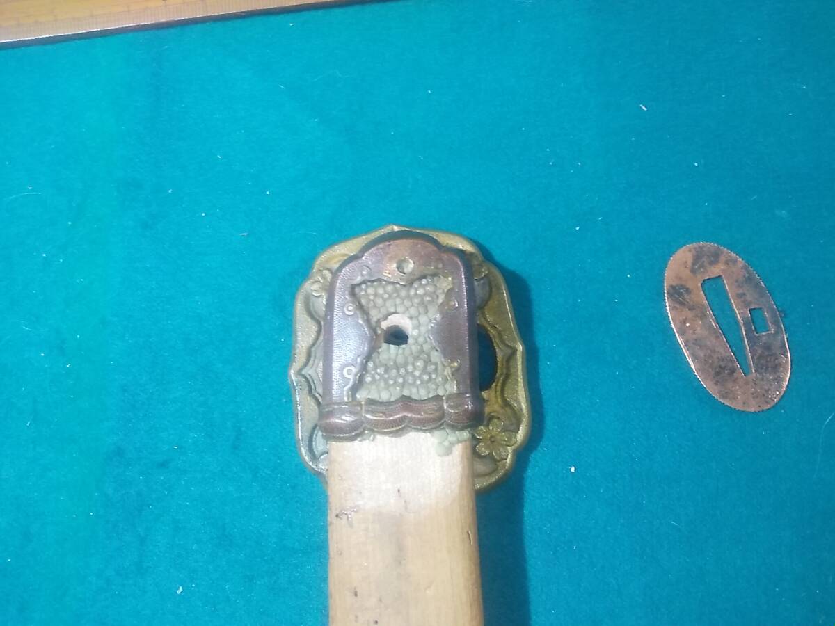 日本刀 軍刀 昭和期 鍔 縁頭 柄前切羽 本歌部品(鍔、刀装具 日本刀 軍刀 昭和期 鍔 縁頭 柄前切羽 本歌部品(鍔、刀装具