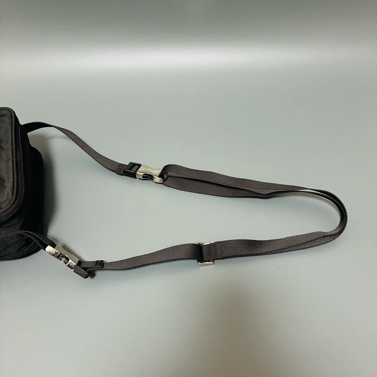 1円 PRADA プラダ 三角プレート ショルダーバッグ クロスボディ 1円 PRADA プラダ 三角プレート ショルダーバッグ クロスボディ