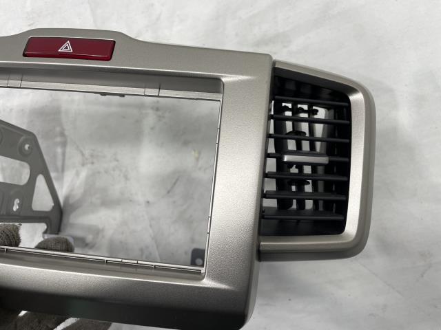 割れなし!! GB3 ホンダ　フリード スパイク Gエアロ　平成26年　純正　オーディオパネル　ステー付き　77250-SYY-00