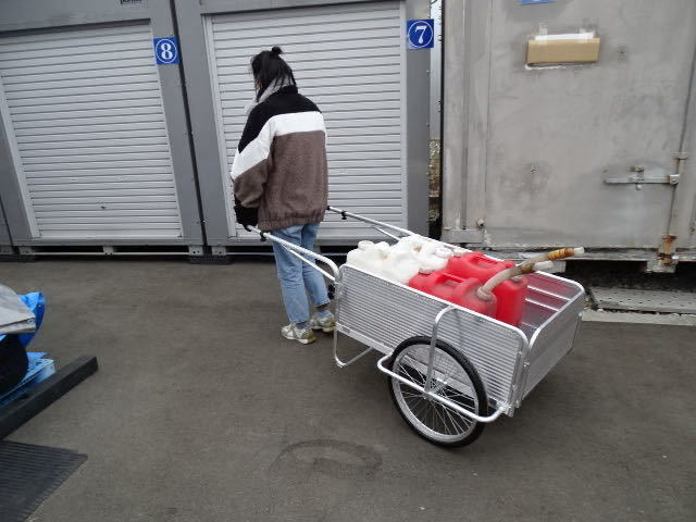 女性でもラクラク運搬!燈油の配送にも