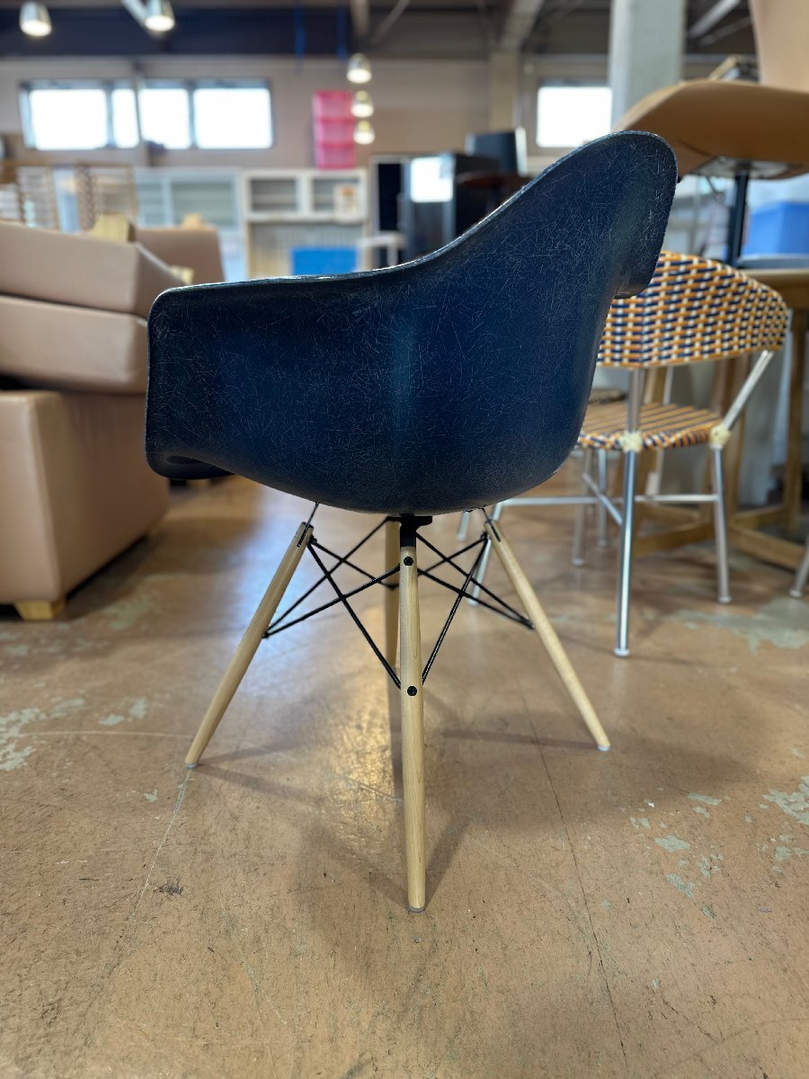 美品 HermanMiller　ハーマンミラー アームシェルチェア DFAW BKUL ダウェルベース ファイバーグラスシートモデル イームズ