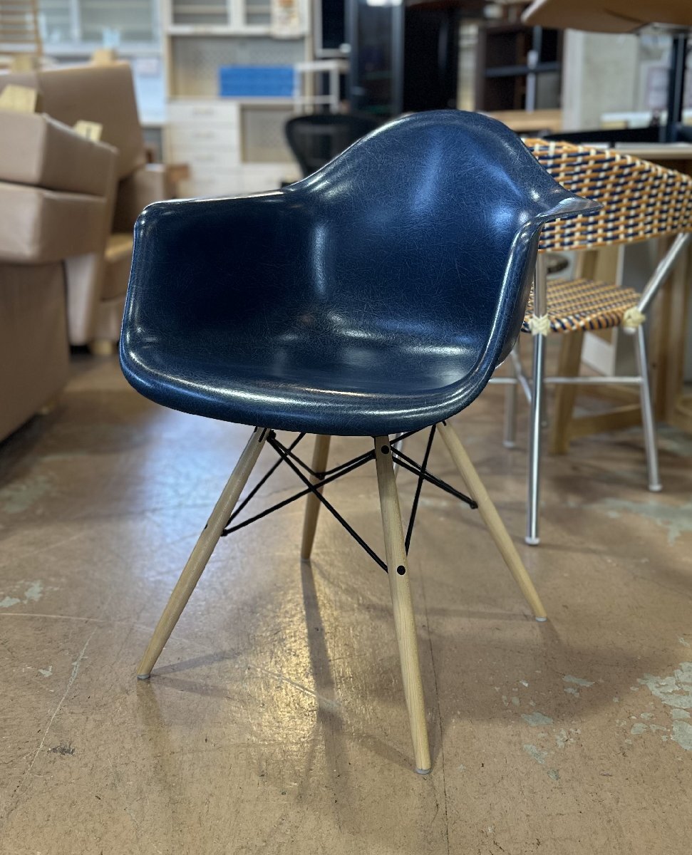 美品 HermanMiller　ハーマンミラー アームシェルチェア DFAW BKUL ダウェルベース ファイバーグラスシートモデル イームズ