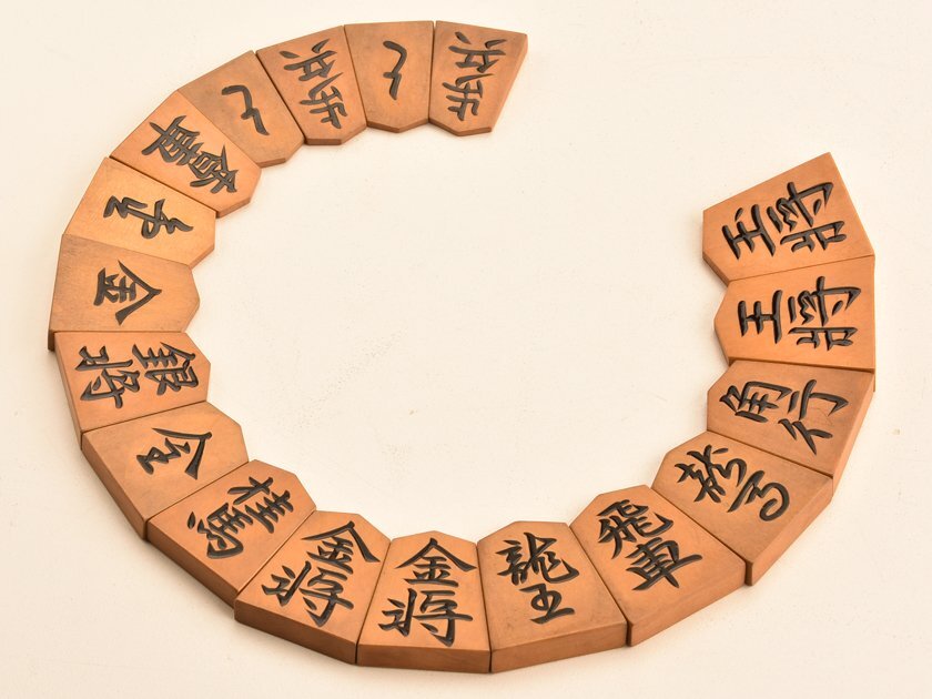 流】将棋道具 金龍書 信華作 黄楊盛り駒 将棋駒 駒箱付 DJ428 流】将棋道具 金龍書 信華作 黄楊盛り駒 将棋駒 駒箱付 DJ428
