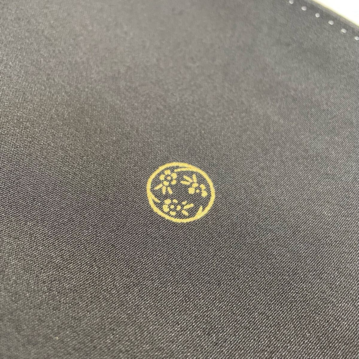 F518 黒留袖 作家物 4枚まとめ 蘇州刺繍 金彩加工 手描き友禅 F518 黒留袖 作家物 4枚まとめ 蘇州刺繍 金彩加工 手描き友禅