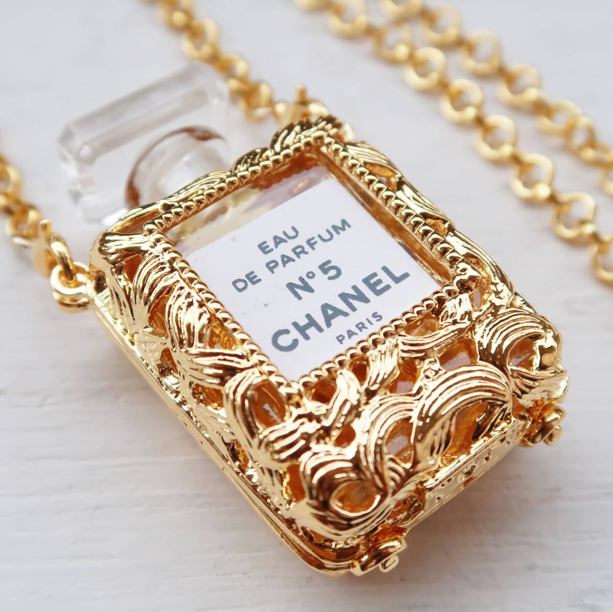シャネル CHANEL NO.5 NO5 香水 ミニボトル ネックレス ゴールド シャネル CHANEL NO.5 NO5 香水 ミニボトル ネックレス ゴールド