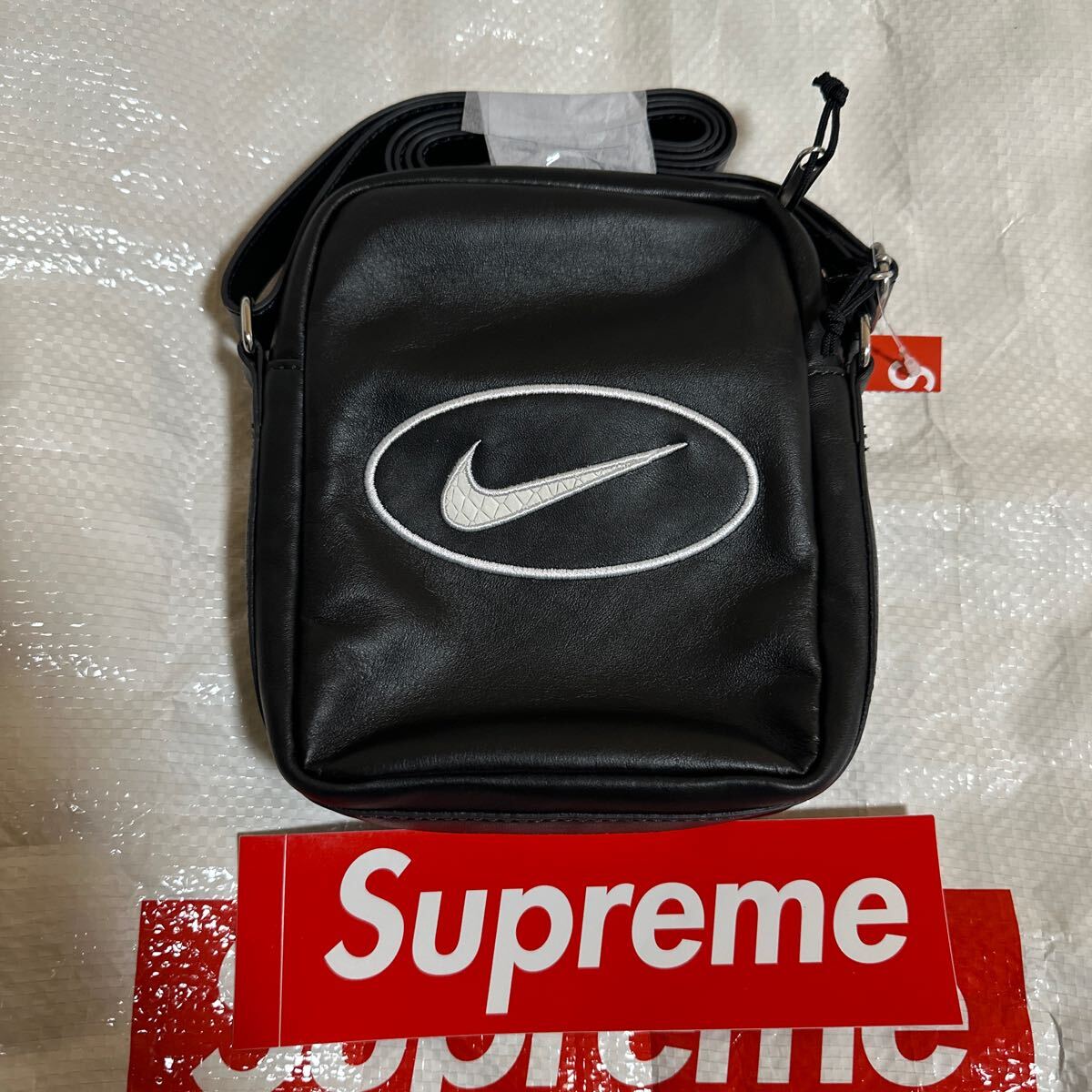 新品】25SS Supreme Nike Leather Shoulder Bag Black 新品】25SS Supreme Nike Leather Shoulder Bag Black