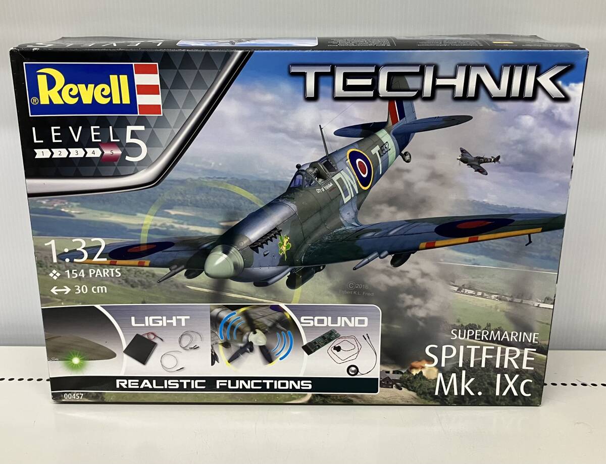 レベル 1/32 イギリス空軍 ホーカー ハリケーンMk.Ⅱ 完成品
