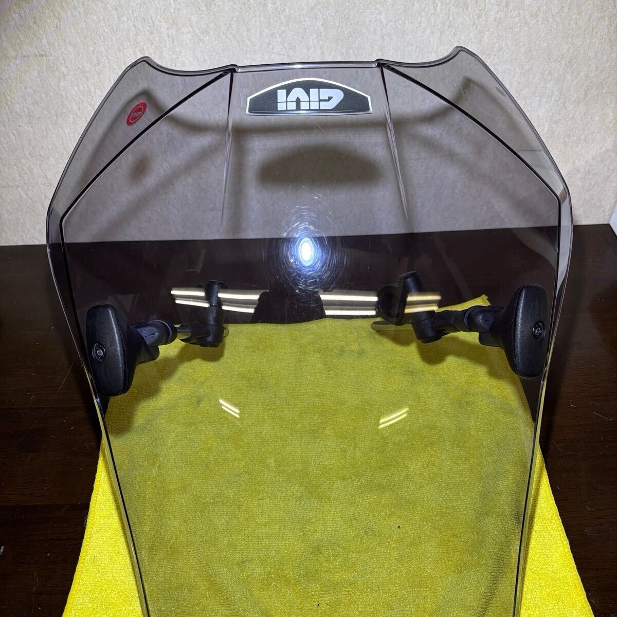 GIVI ジビ ユニバーサルウィンドスクリーン セミスモーク