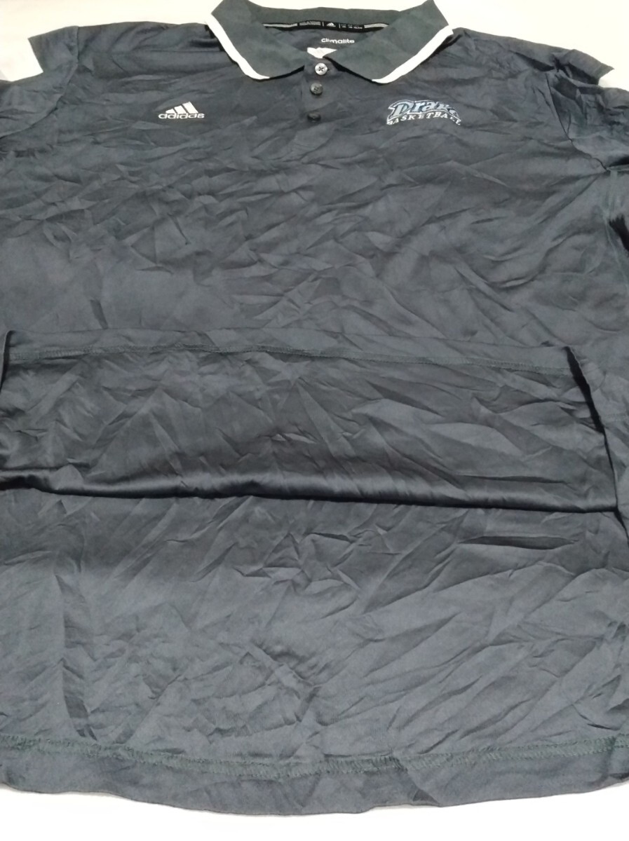 ☆adidas.com サイズ2XL ポロ半袖シャツ ストレッチ3つボタンCLIMALITEグレイGLAY白ワンポイント スポーツ ファッション ウェア アディダス