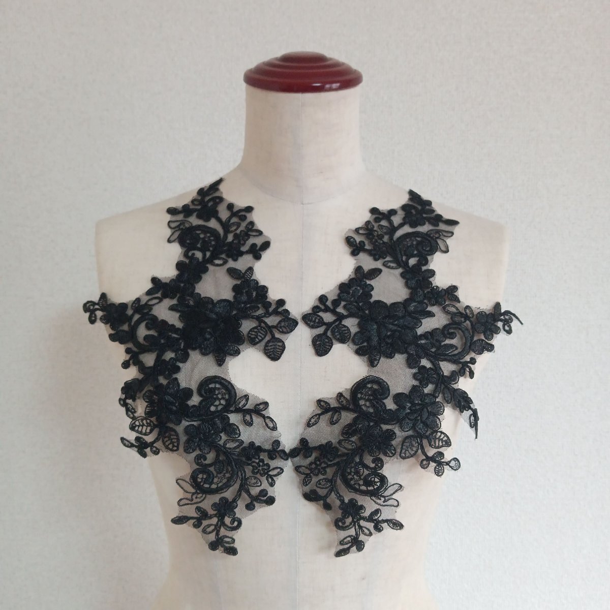 AZ097ブラック　2枚セット　お花モチーフレース　胸元モチーフ　襟レース　新体操 衣装　社交ダンス 9色展開_画像1