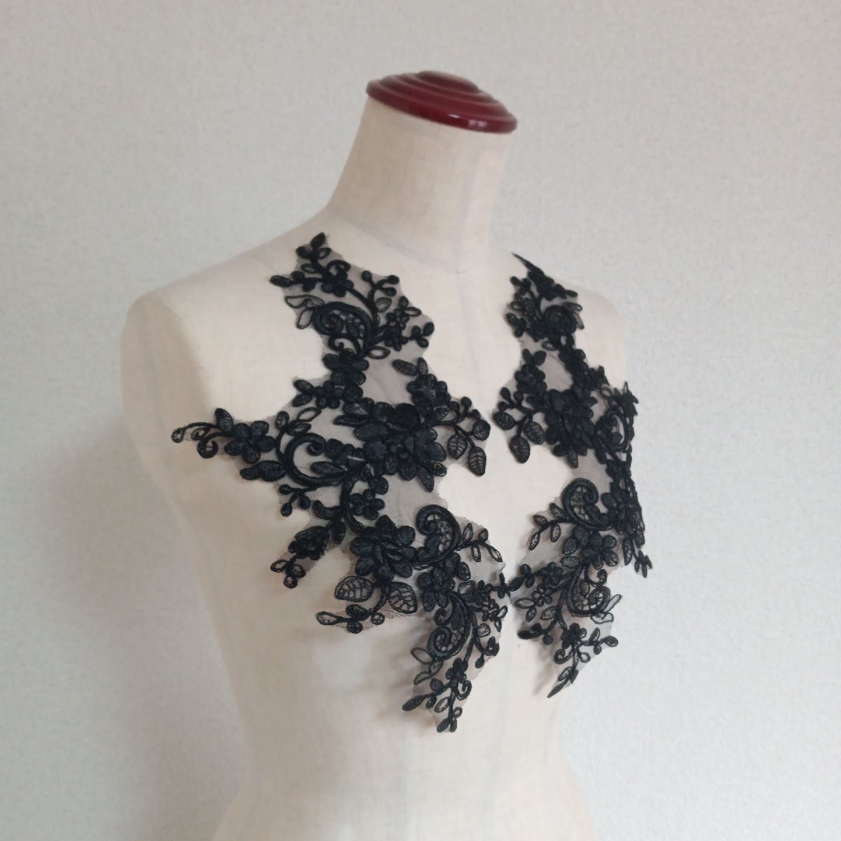AZ097ブラック　2枚セット　お花モチーフレース　胸元モチーフ　襟レース　新体操 衣装　社交ダンス 9色展開_画像2