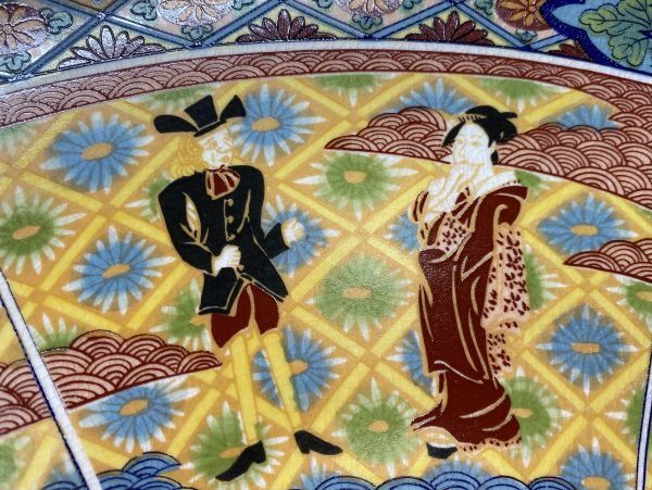 長寿 大皿 伊万里焼 金彩赤絵南蛮人黒船紋 飾り絵皿 ラッタン人 長寿 大皿 伊万里焼 金彩赤絵南蛮人黒船紋 飾り絵皿 ラッタン人