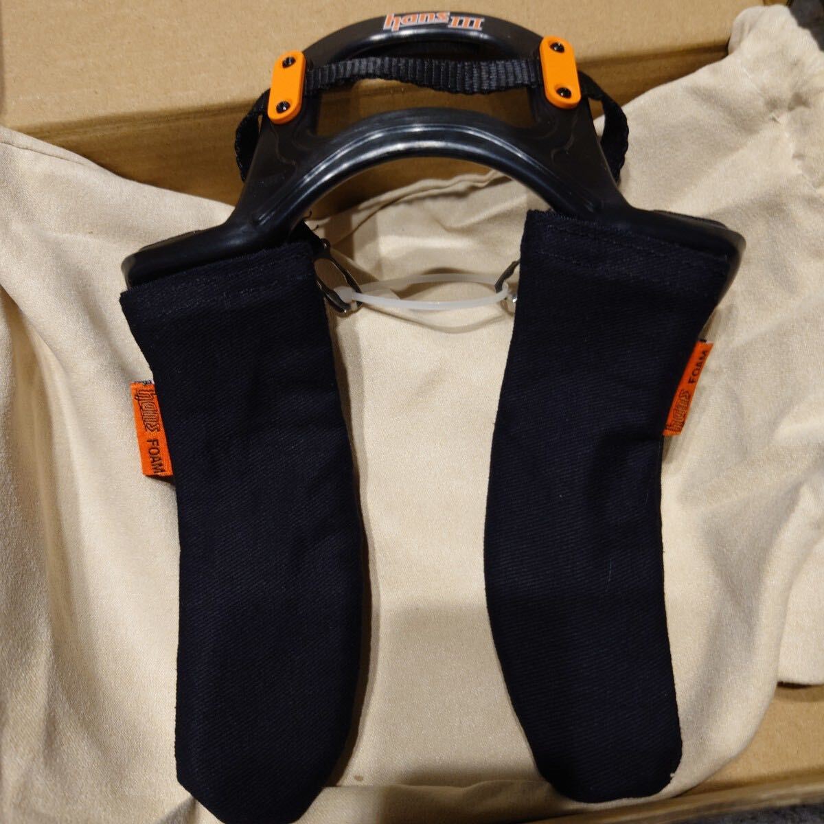 HANS ハンズ ⅲ Device for 1/2ヘルメット模型用 Bell Arai F1 HANS ハンズ ⅲ Device for 1/2ヘルメット模型用 Bell Arai F1
