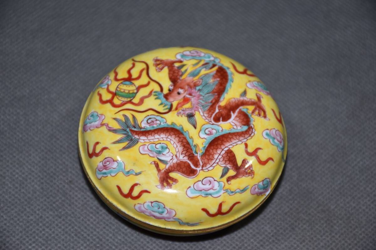 中国清時代 闘彩三多文茶碗 盃 豆彩 鬥彩 大清雍正年製在銘 官窯 清