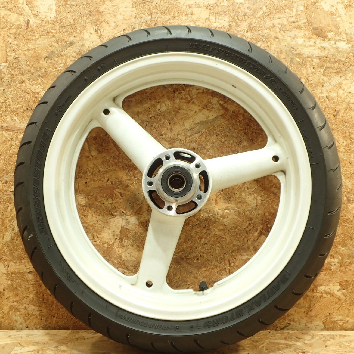 [ стоимость доставки L размер ]SUZUKI GY71A-101*** GSX1400 белый переднее колесо 17×3.50 специальный анимация есть осмотр.( 20253 20.305