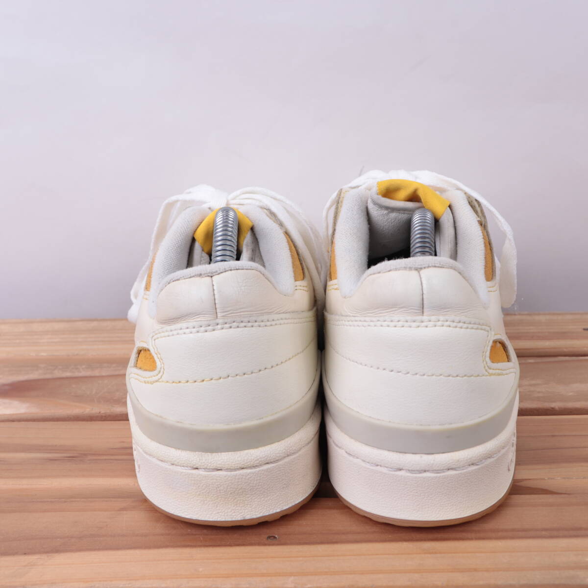 z8375 アディダス フォーラム ロー US8 26.0cm/クリーム 白 キャメル adidas FORUM LOW CLASSIC メンズ スニーカー 中古