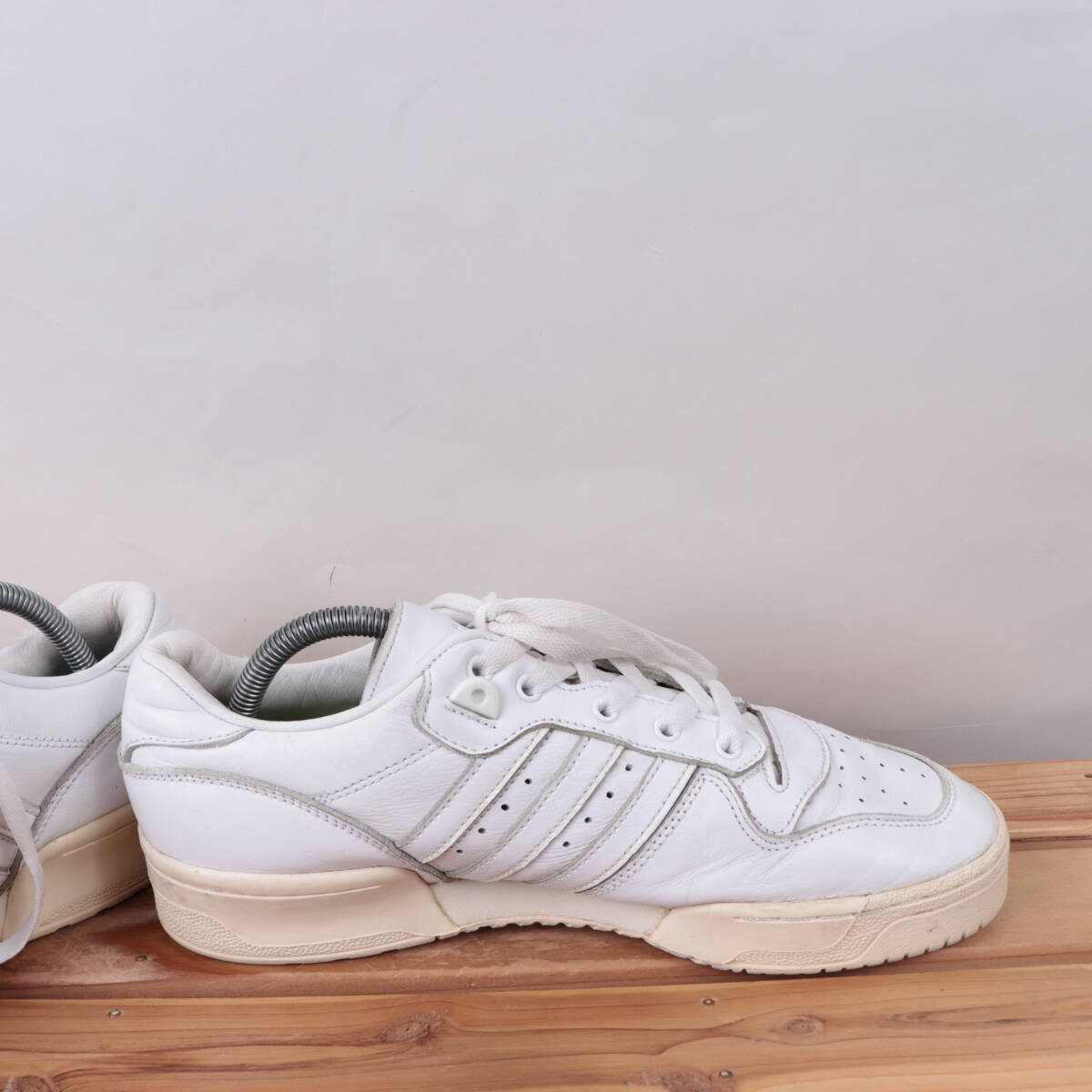 z8422 Adidas соперник Lee low US8 1/2 26.5cm/ белый белый крем adidas Rivalry Low мужской спортивные туфли б/у 