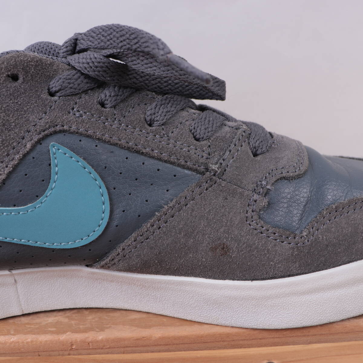 z8620 Nike SB Delta сила US8 26.0cm/ серый бледно-голубой NIKE SB DELTA FORCE VULC мужской спортивные туфли б/у 