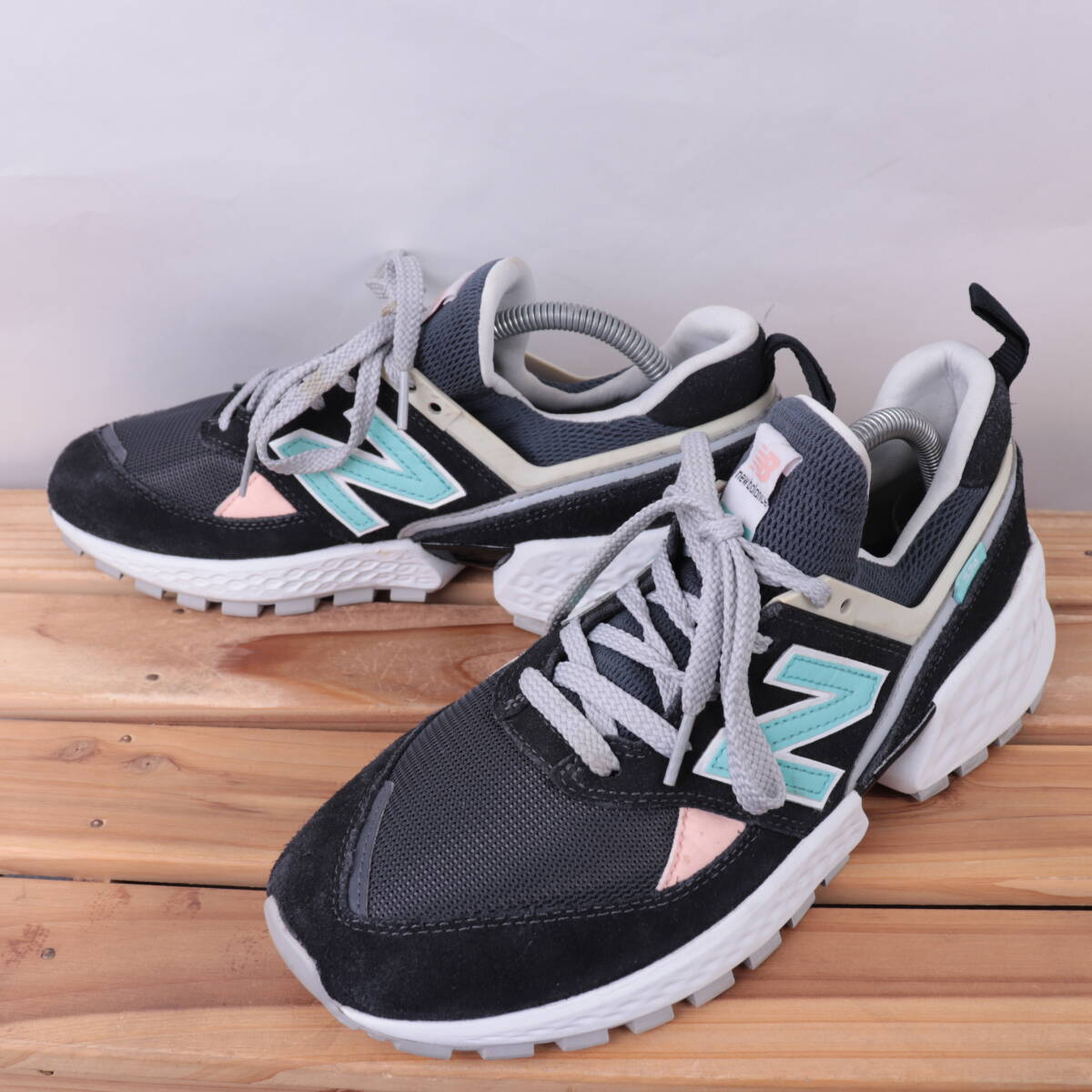 z8836【574】ニューバランス US8 26.0cm/黒 ブラック ダーク z8836【574】ニューバランス US8 26.0cm/黒 ブラック ダーク