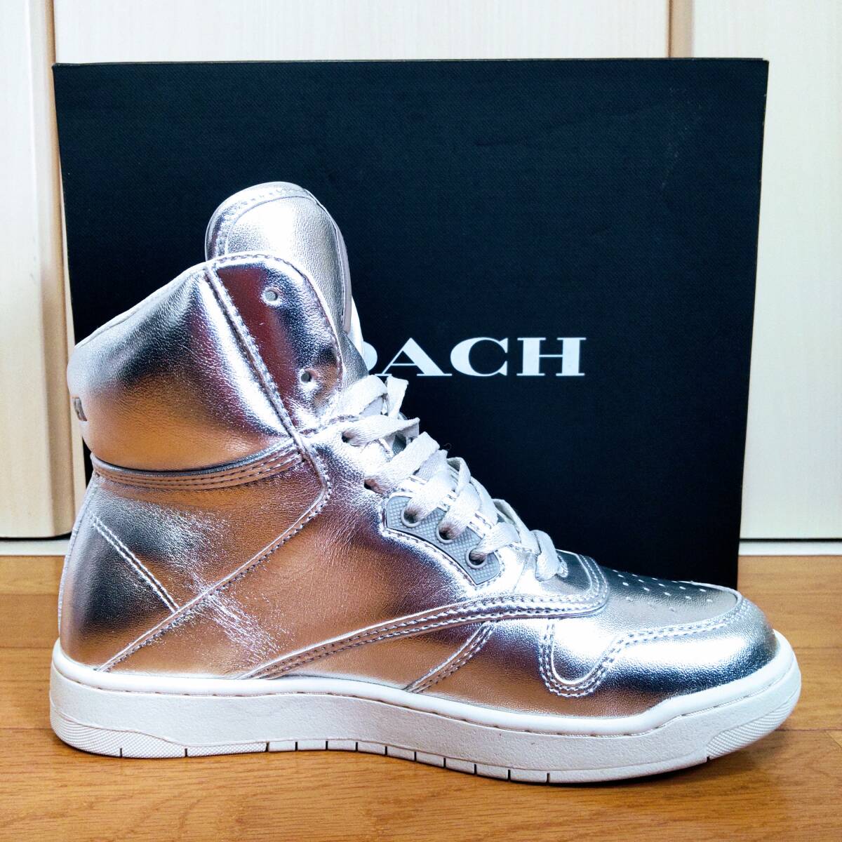 未使用即決 コーチ COACH スニーカー ハイカット 6B 23cm ロゴ入り メタリックシルバー