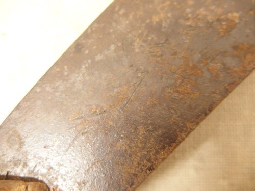 0350287k【サイズB】古道具 窓鋸 氷のこぎり/大工道具/鞘付き/全長(zhǎng)94cm程/刃渡り61cm程/経年品