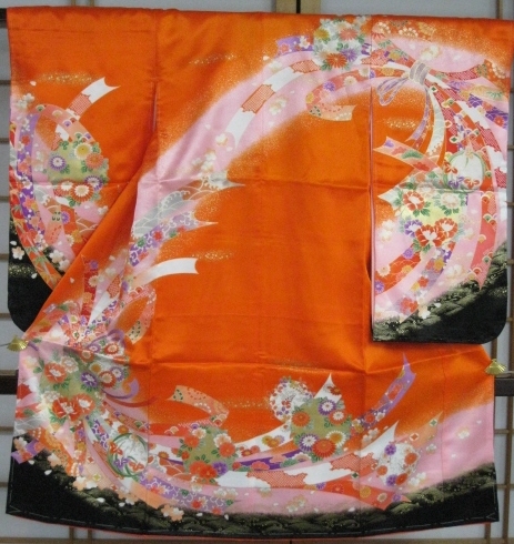 ★ 新品 三つ身(三ツ身)きもの ミニ振袖絵羽柄 襦袢付 朱赤系