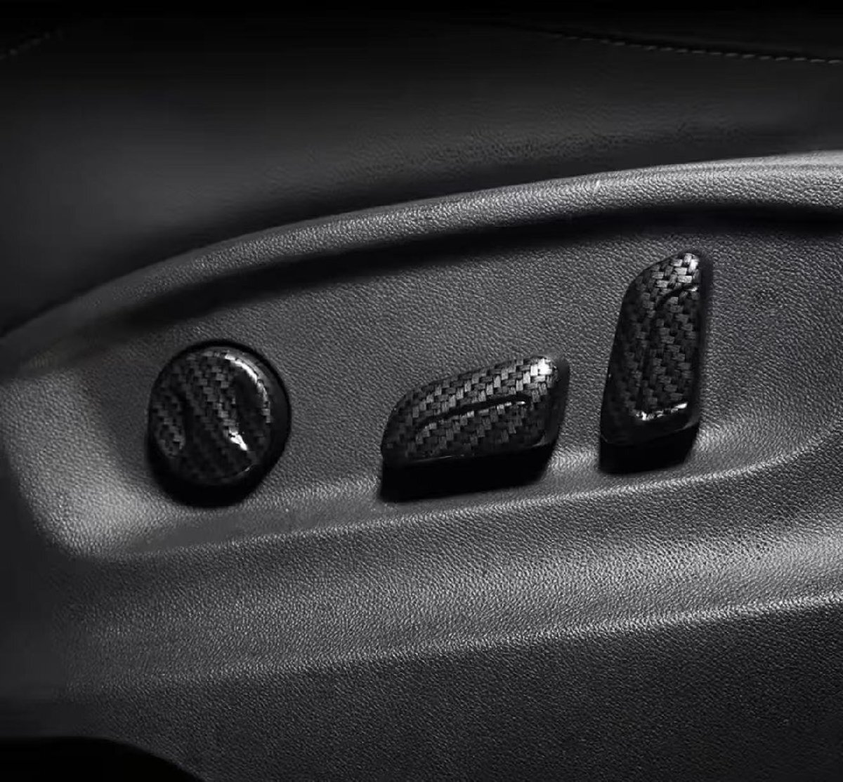 スポーティ全開(kāi)? カーボン ルック シートスイッチ カバー パサート TSI 2.0 トレンド コンフォートライン ハイライン エレガンス Rライン