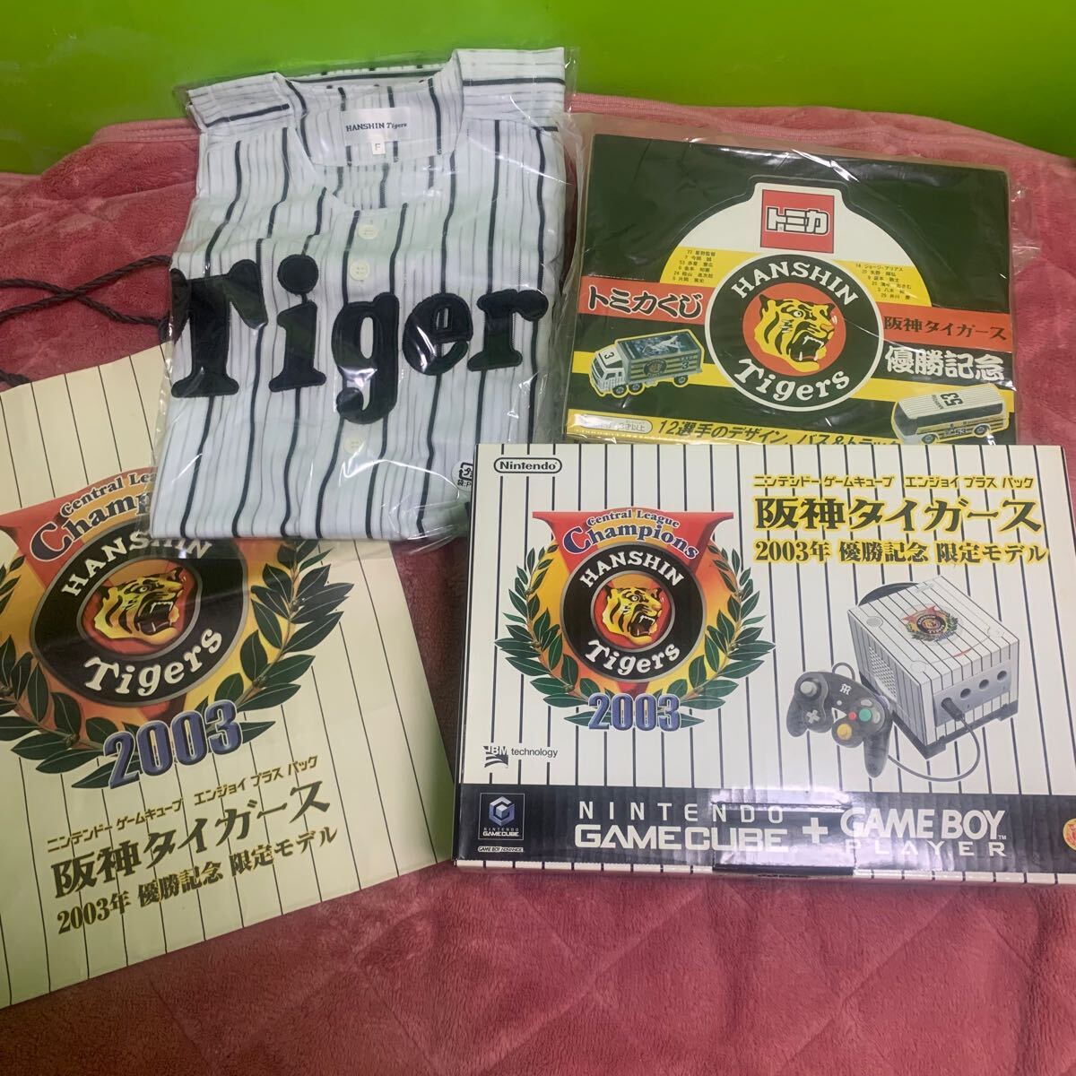 H278】 阪神タイガース2003年優勝記念グッズなどまとめ売り H278】 阪神タイガース2003年優勝記念グッズなどまとめ売り
