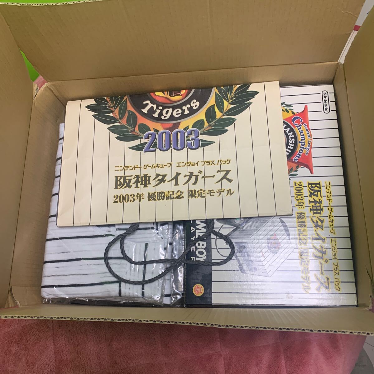 H278】 阪神タイガース2003年優勝記念グッズなどまとめ売り H278】 阪神タイガース2003年優勝記念グッズなどまとめ売り