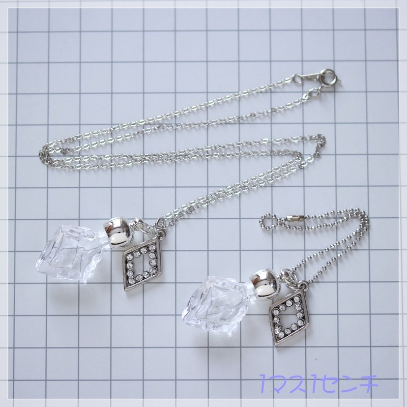 F7401N/ダイヤ型 硝子の香水瓶ネックレス 菱形チャーム 銀色 ペンダント アロマペンダントにも変更可 ダイヤモンド型 ひし形 菱型 硝子_画像5