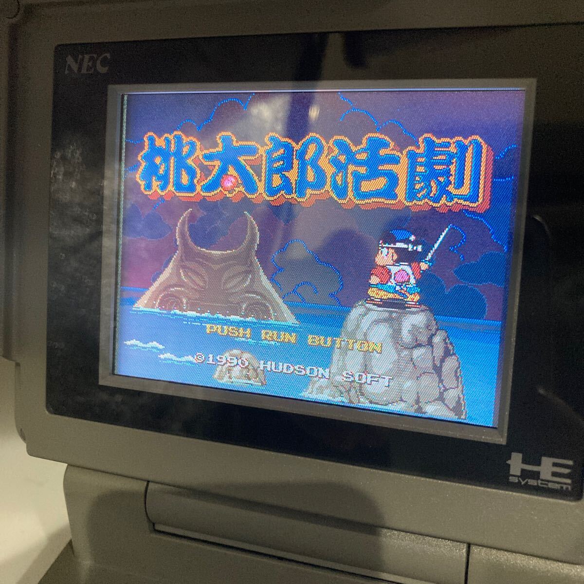 畫面は汚れでは無く反射となります。